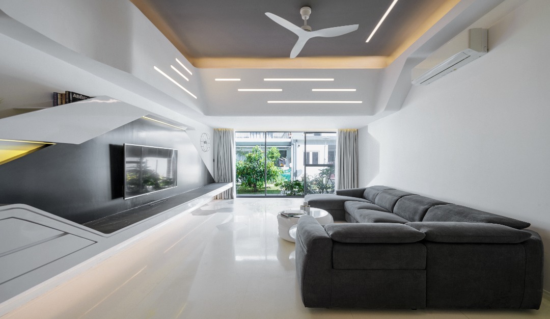 garden full of hedges and flowers